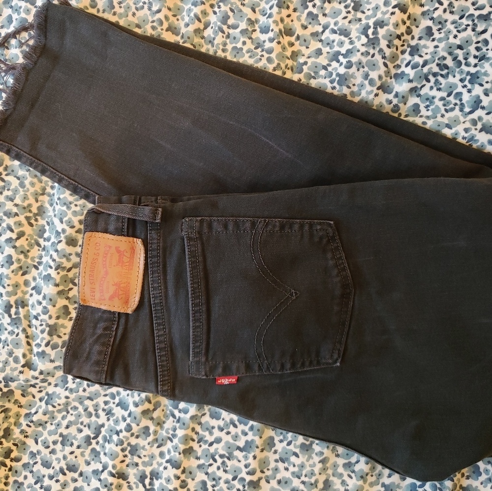 High waisted black Levi jeans